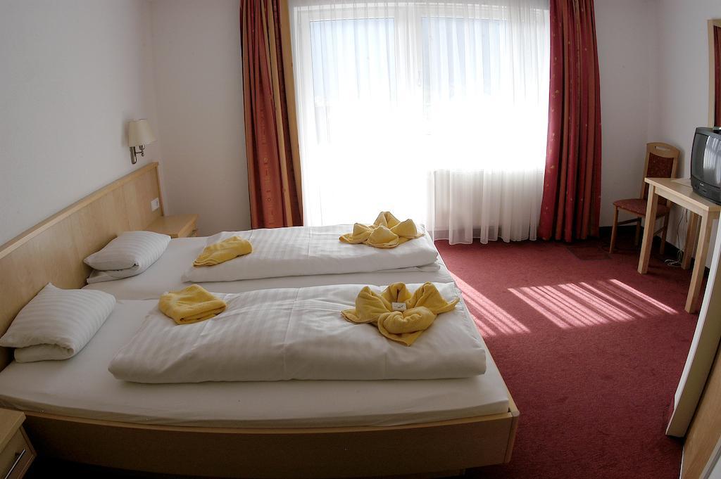 Alpenhotel Edelweiss Maurach  Room photo